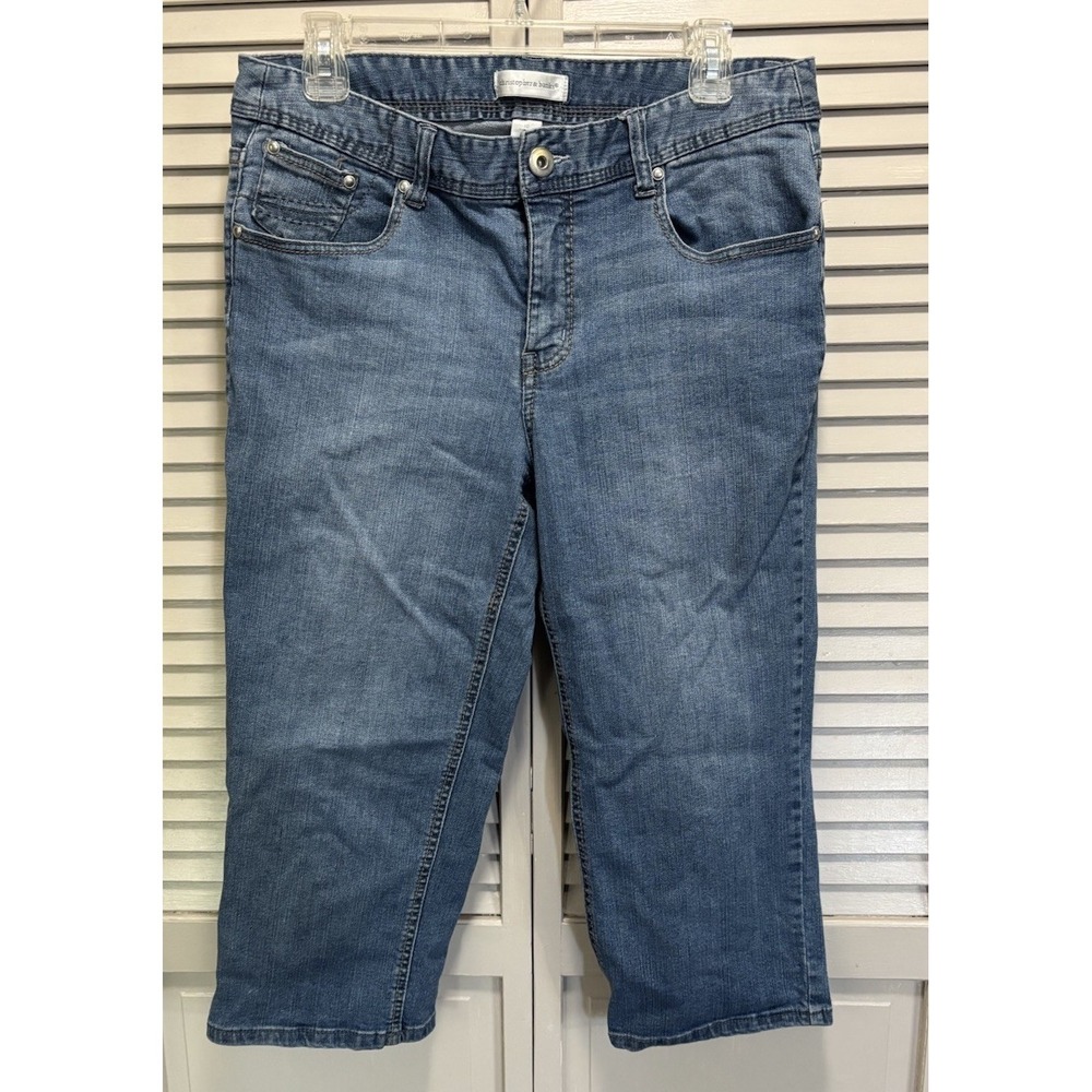 Christopher & Banks Med Denim Capri Size‎ 10 Mid Rise Pockets Zip